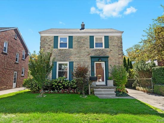 1463 Hollywood Ave, Grosse Pointe Woods, MI 48236