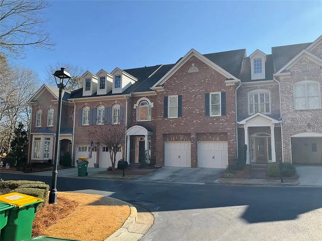 3 bed, 2.5 bath, 2616 sqft, $3,250 — Photo 2
