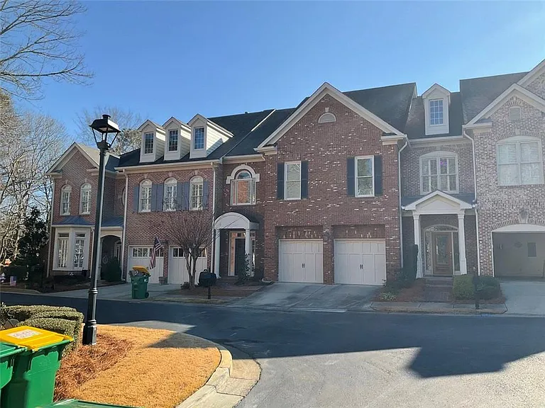 6193 Spalding Dr — Photo 2