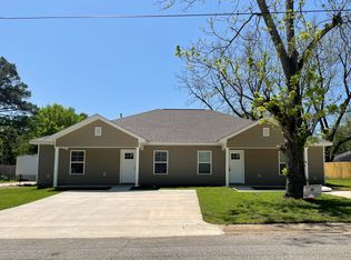10 Whitten St #B, Headland, AL 36345