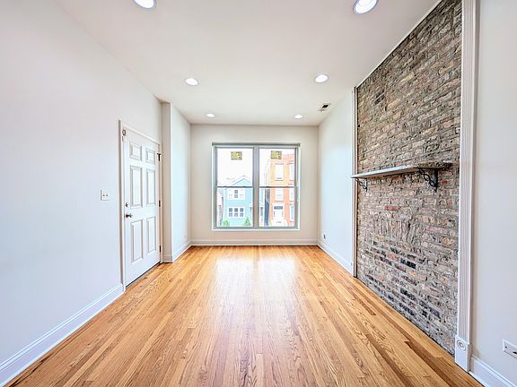 3rd image of 2427 W Polk St #2