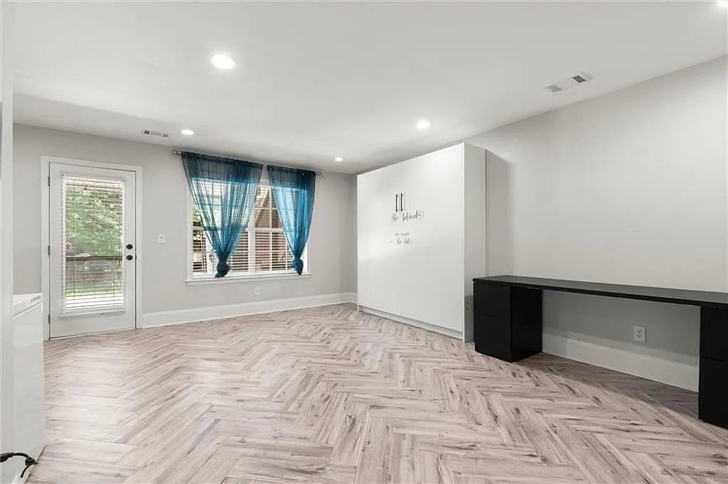 4 bed, 4.5 bath, 3200 sqft, $4,799 — Photo 4