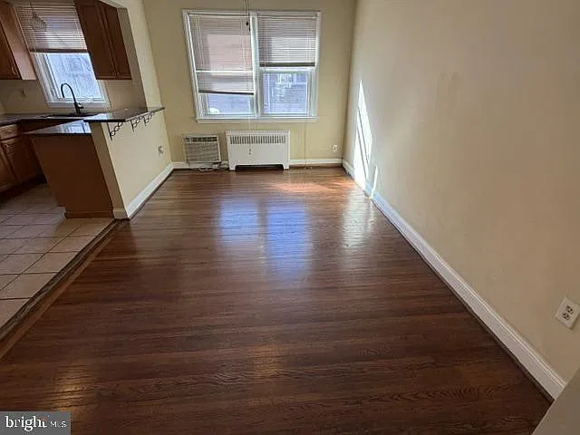 3 bed, 1.0 bath, 1320 sqft, $2,000 — Photo 3