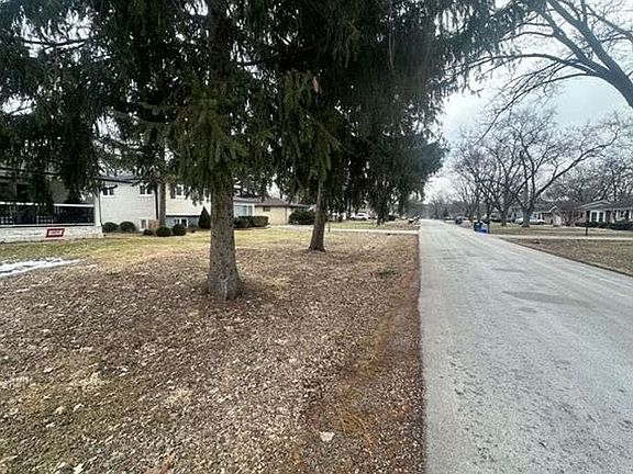 5th image of 22W574 Sycamore Dr