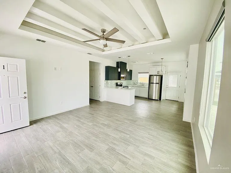 909 W Carmel Ave #3 — Photo 5