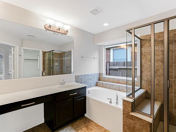 4th image of 7913 Cedar Lake Ln