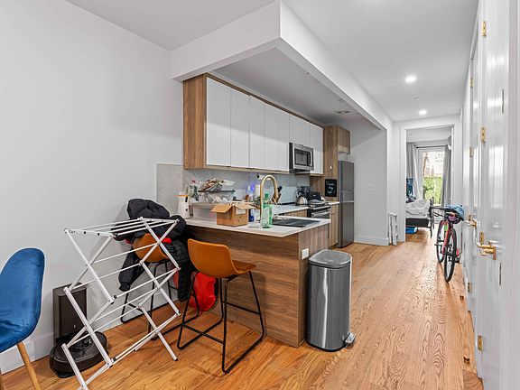 5th image of 383 Rutland Rd #1A
