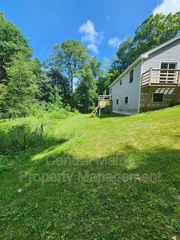 3 bed, 2.0 bath, 1800 sqft, $2,400 — Photo 4
