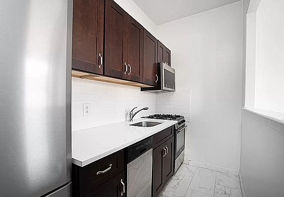 2nd image of 137 Edgecombe Ave APT 2A