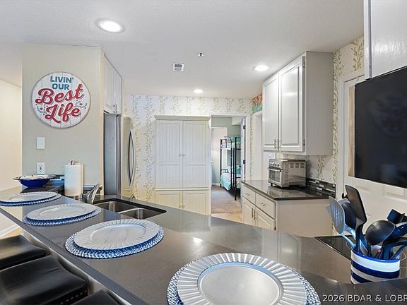 5th image of 601 Park Place Dr #2A