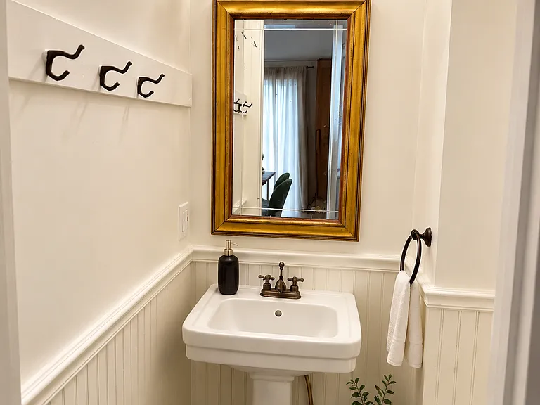 2044 N Highland Ave — Photo 12
