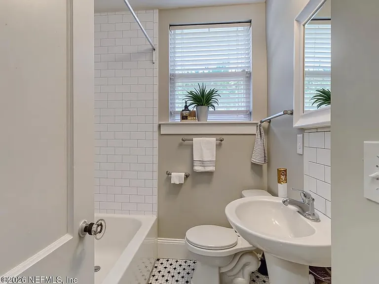 1009 Stockton St #8 — Photo 9