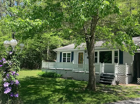 450 Rabbit Hop Rd, Spruce Pine, NC 28777