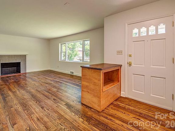 4th image of 10 Meadowview Rd