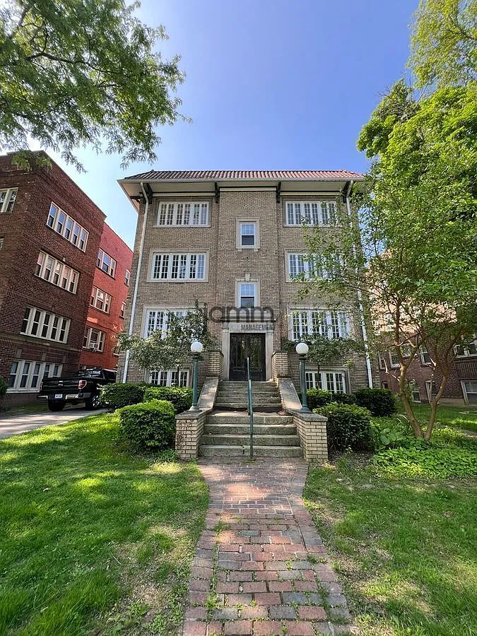 Updated 1-Bedroom in Cleveland Heights!! — Photo 1