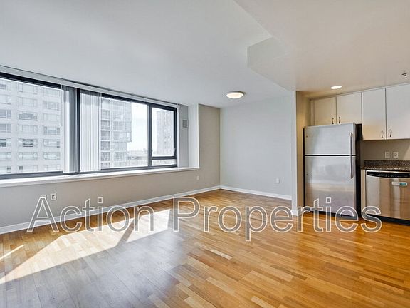 5th image of 260 King St Unit 863