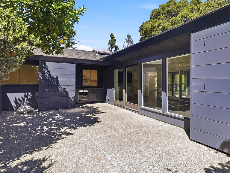 820 Eucalyptus Ave — Photo 48