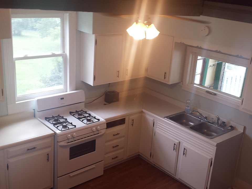1st image of 318 S Main St
