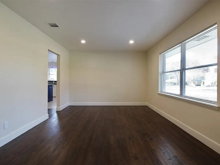 717 Greenleaf Dr — Photo 6