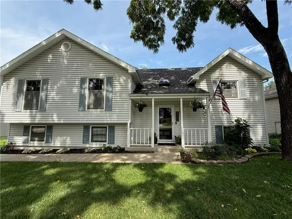 2048 NE Concord St, Lees Summit, MO 64086