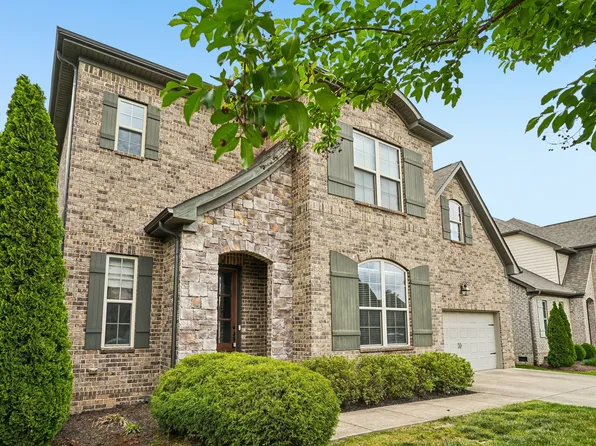 2504 Waldorf Ln, Thompsons Station, TN 37179