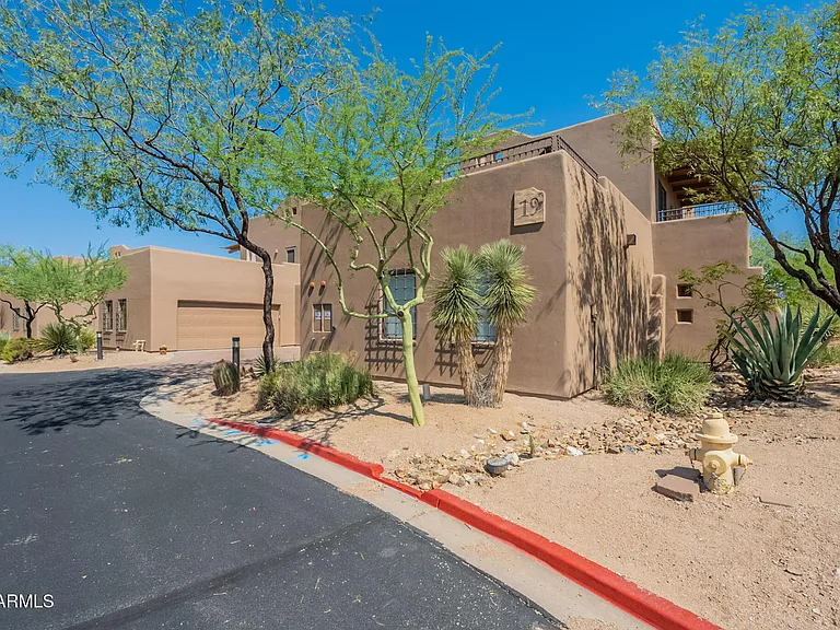 36601 N Mule Train Rd #B19 — Photo 5