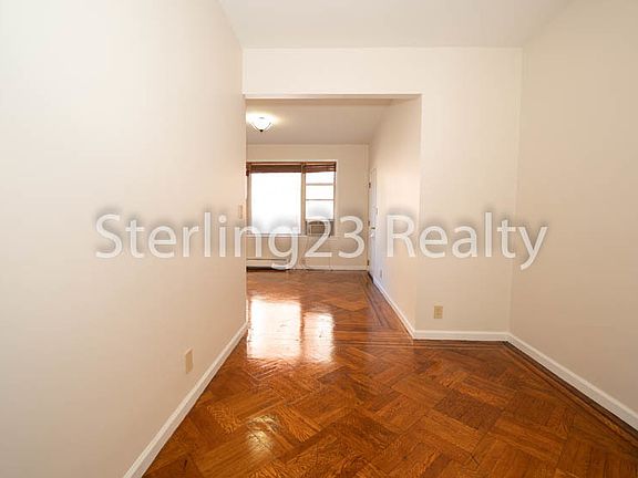 4th image of 20-66 37th St #1L