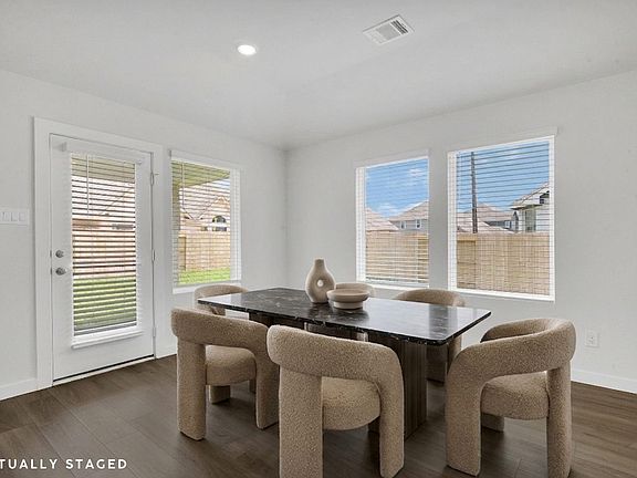 5th image of 2634 Chivalry Ln