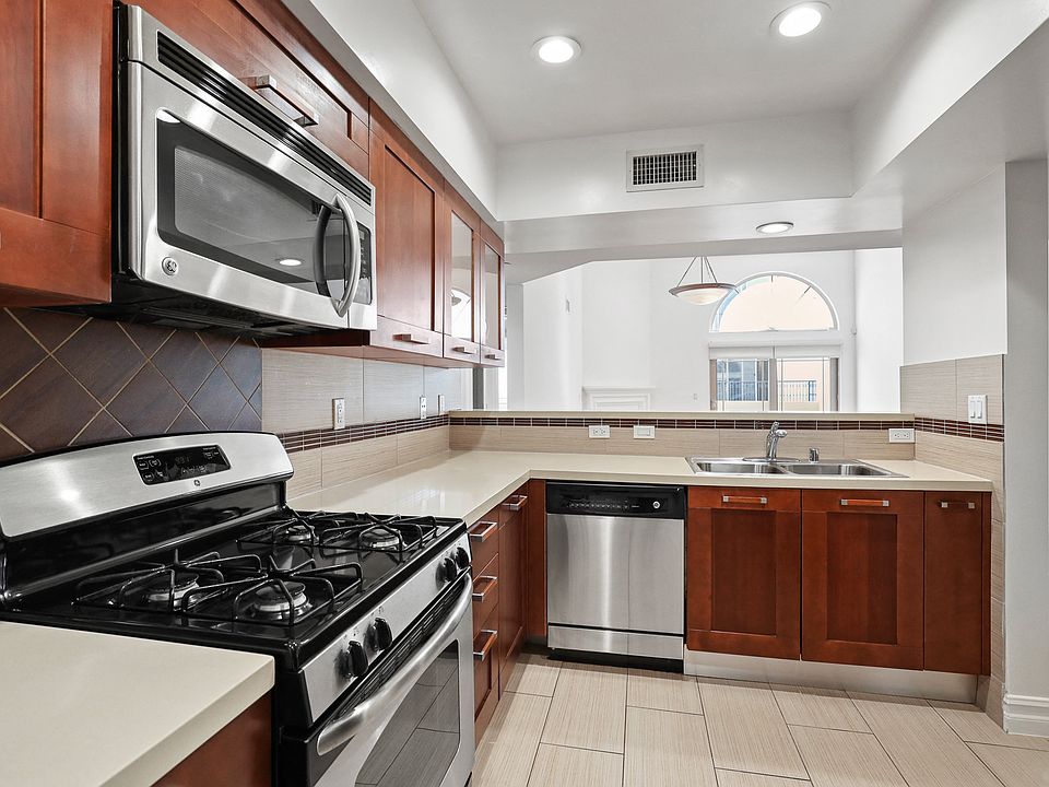 Full-Size Kitchen with Energy-Efficient Appliances