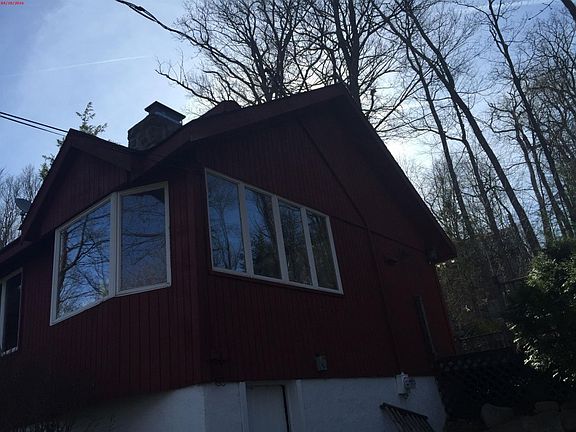 3rd image of 1070 Lakeside Dr E
