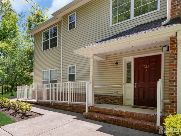 224 Pinelli Dr, Piscataway, NJ 08854
