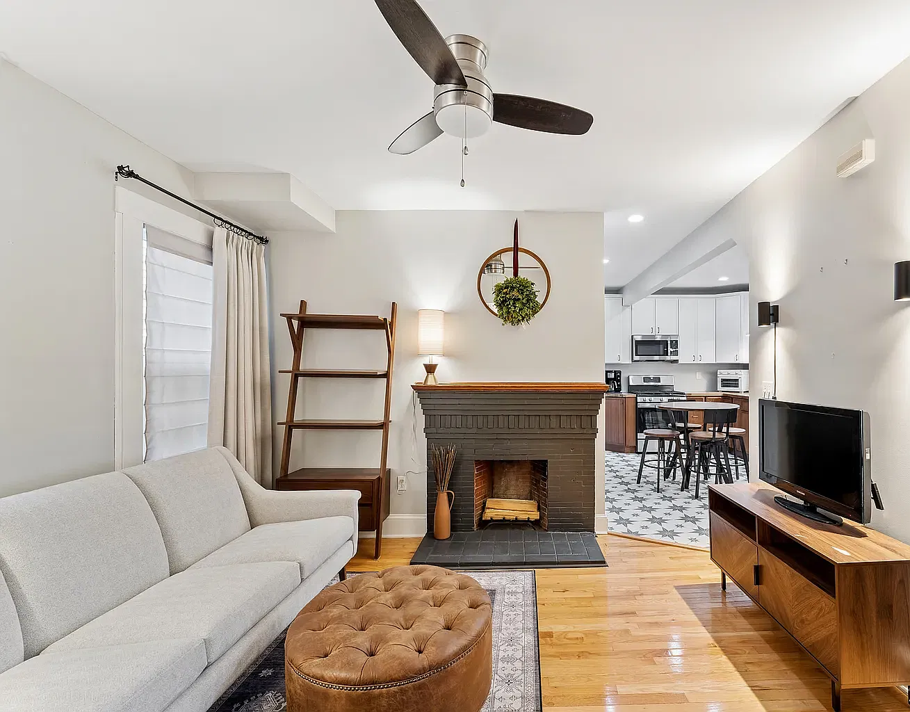 1 bed, 1800 sqft, $1,250 — Photo 3