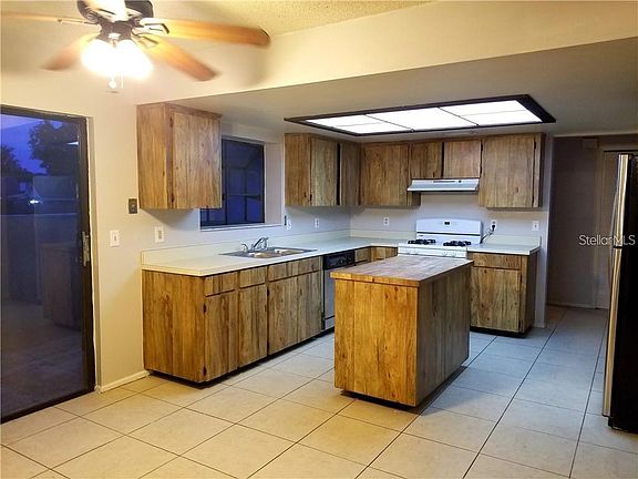5th image of 1290 Queen Elaine Dr