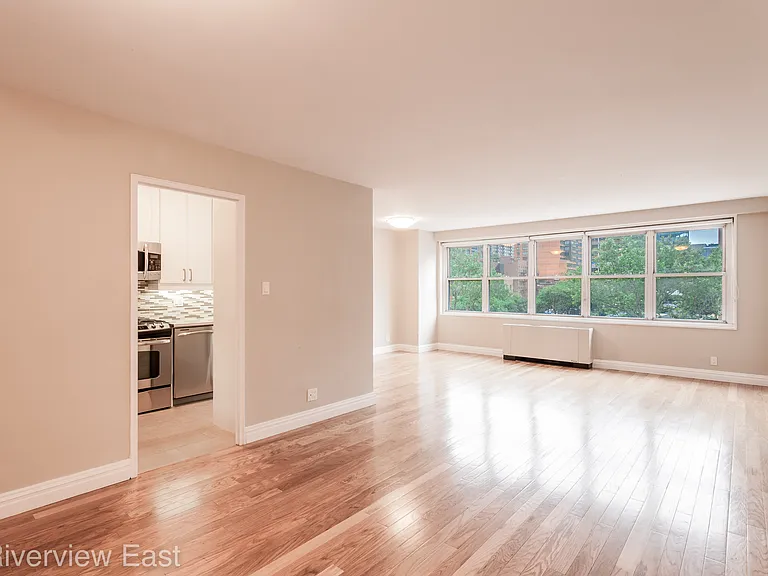 251 E 32nd St #3E — Photo 2