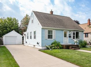 953 Adams St, Neenah, WI 54956