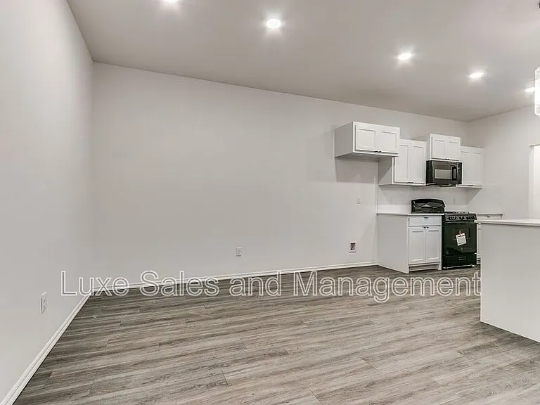 8016 NW 110th Dr — Photo 6