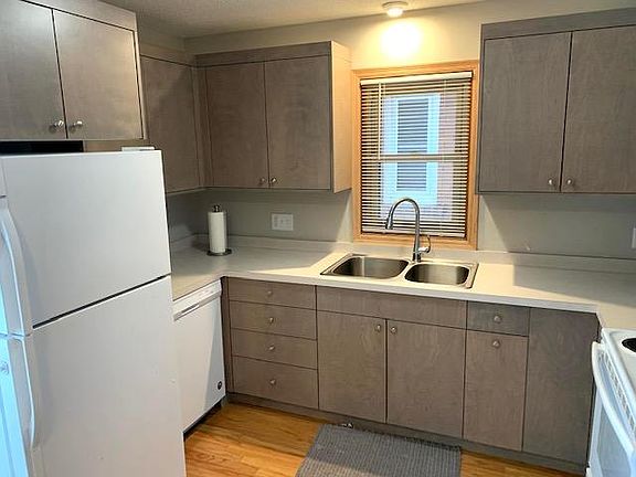 4th image of 2321 2nd St NE