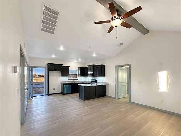 2nd image of 2010 Willow Pl
