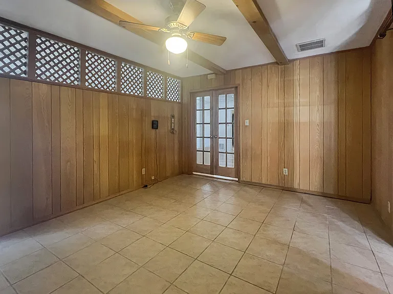 2604 NE Garden Ln — Photo 24