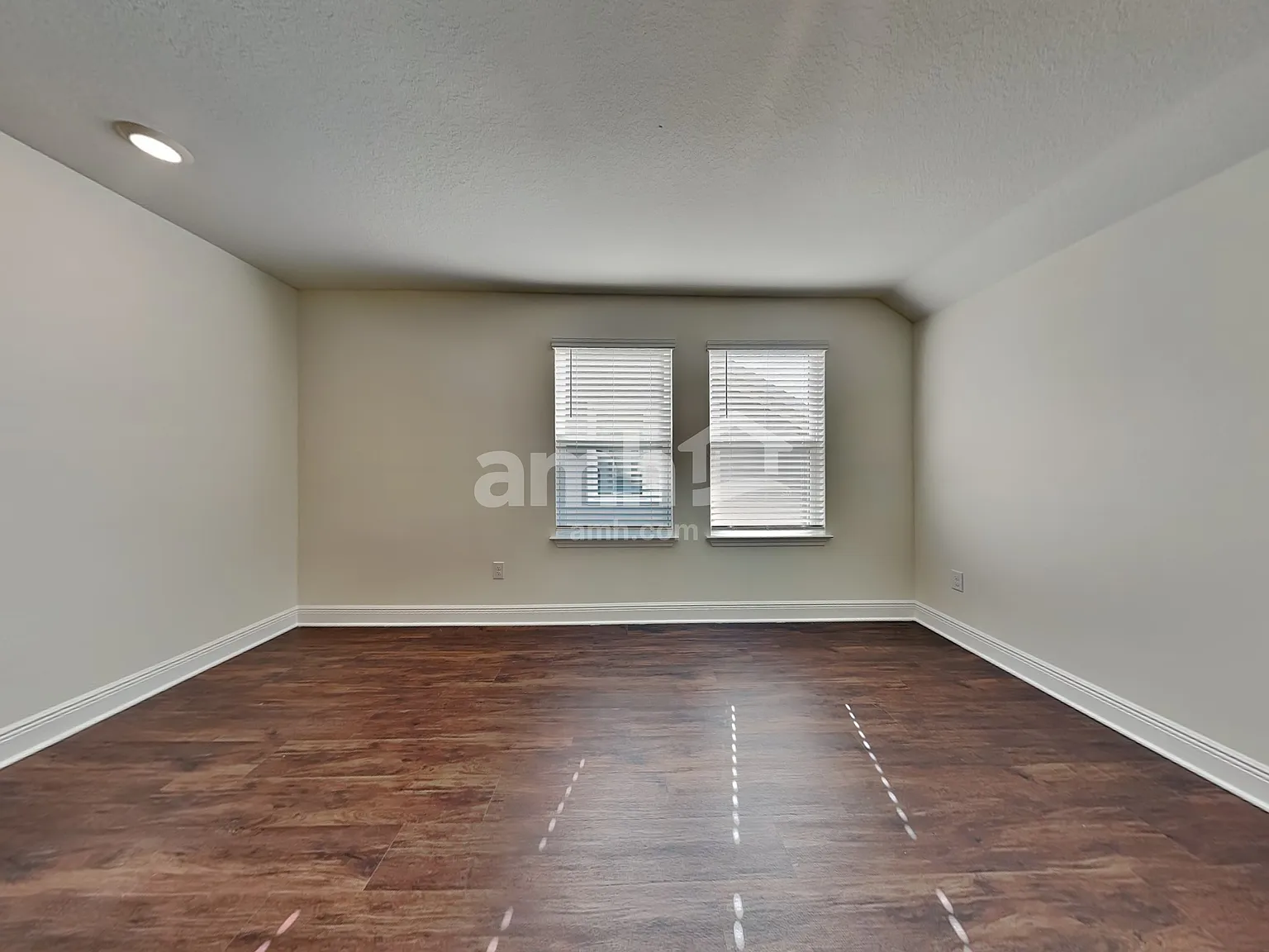 5 bed, 3.0 bath, 2525 sqft, $3,180 — Photo 2