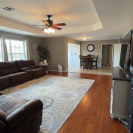 5th image of 117 Redbud Ln