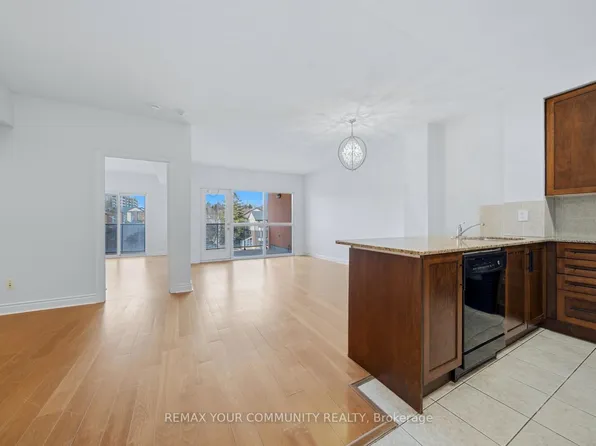 160 Woodbridge Ave #409, Vaughan, ON L4L 0B8