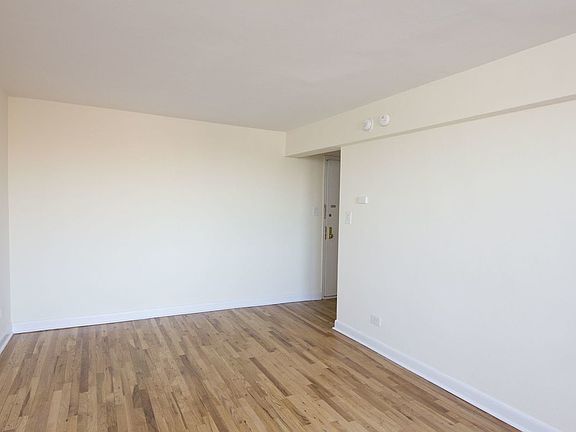 5th image of 4830 40th St APT 2G