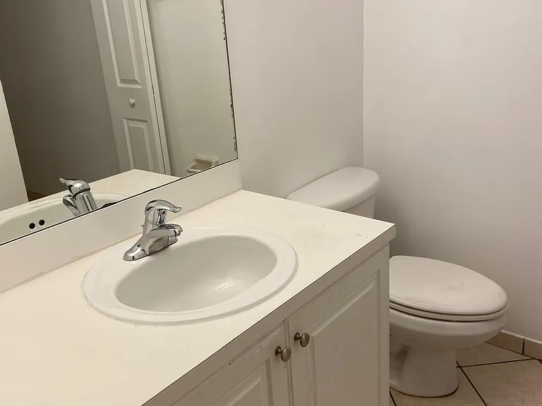 230 SE 29th Ave #10 — Photo 5