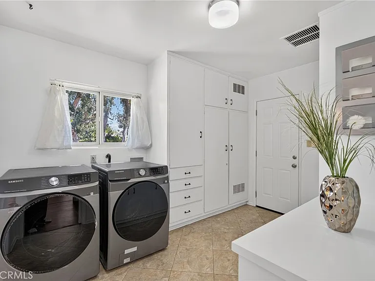 10401 Wystone Ave — Photo 48