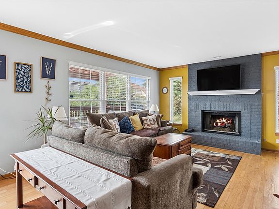5th image of 1009 E Wilson Ave
