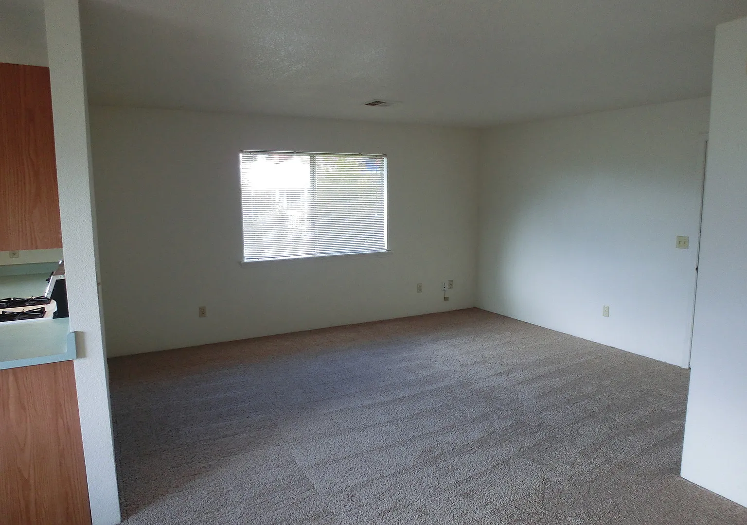2 Bed 1 Bath Duplex — Photo 3