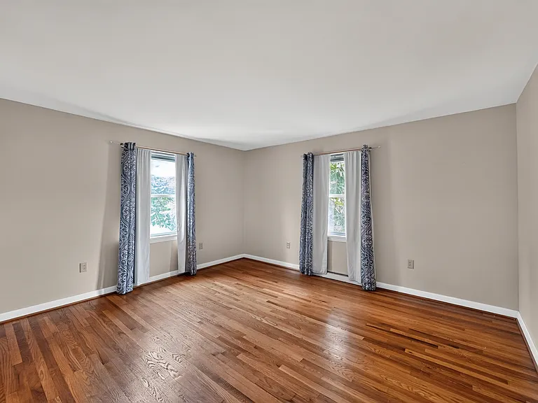 336 Ruth Ridge Dr — Photo 3