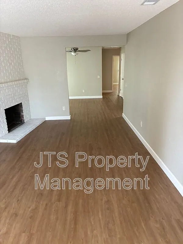 2 bed, 1.0 bath, 1078 sqft, $1,695 — Photo 1