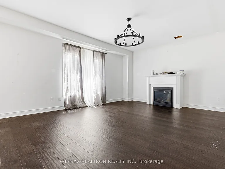 214 Irwin St — Photo 13